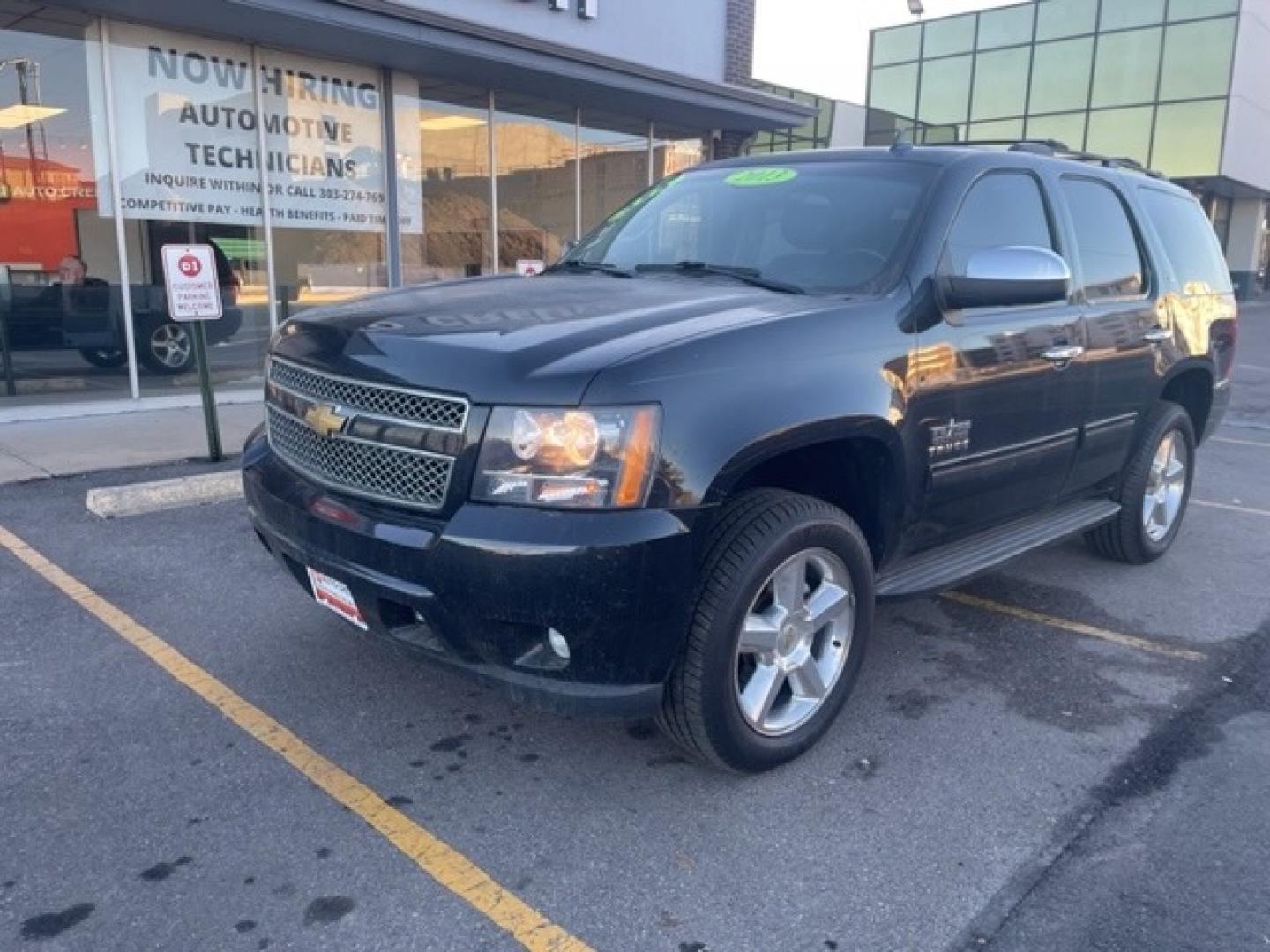 2013 CHEVROLET TAHOE LT 4WD (1GNSKBE02DR) with an 5.3L V8 OHV 16V FFV engine, located at 10890 W. Colfax Ave., Lakewood, CO, 80215, (303) 274-7692, 39.739914, -105.120132 - Photo#1